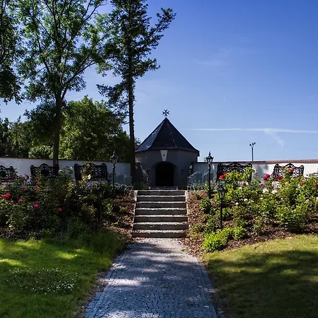 Panství Hotel Dlouhá Lhota